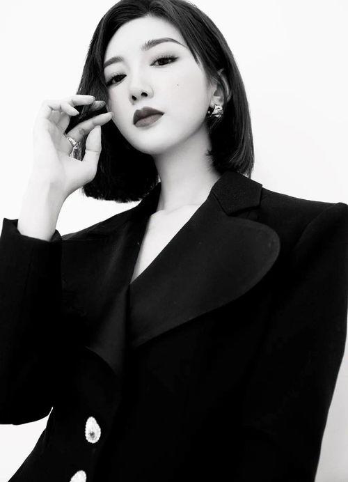 女主是模特的娱乐圈文,模特女主的璀璨星途